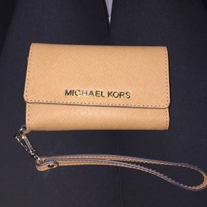 ✨MICHAEL KORS IPHONE 5 WALLET CASE✨
