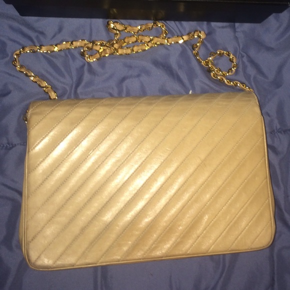 Chanel purse with chain - Picture 2 of 4