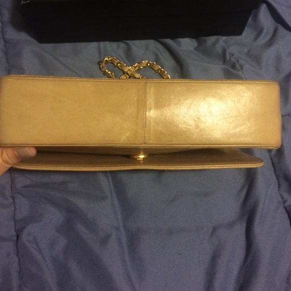 Chanel purse with chain - Picture 4 of 4