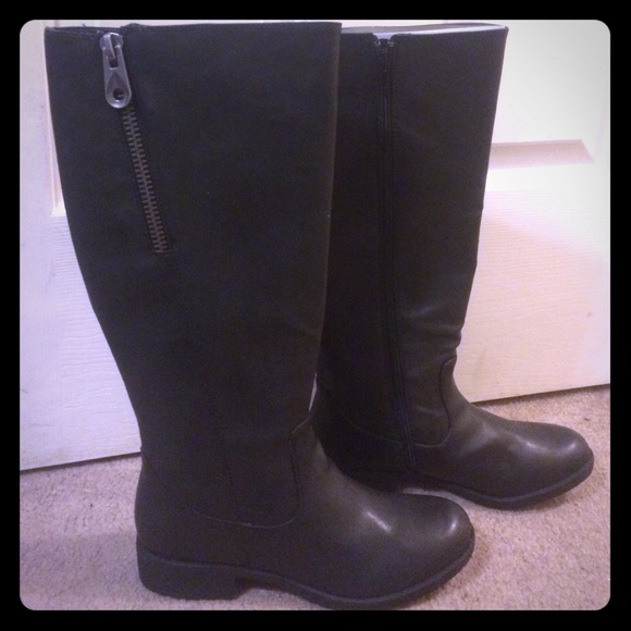 Black boots - Picture 1 of 4