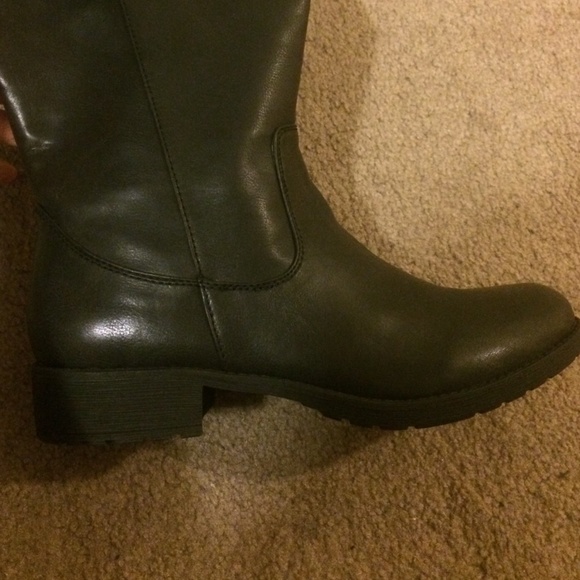 Black boots - Picture 4 of 4