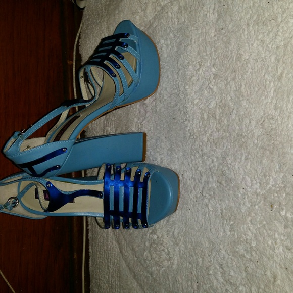 Shoes - Picture 2 of 2