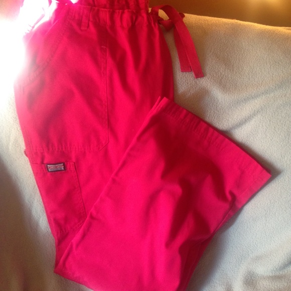 SOLD Raspberry scrubs - Picture 1 of 2