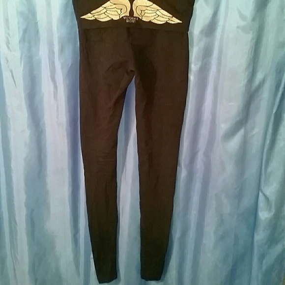 ✔SOLD Victoria's Secret Yogas - Picture 1 of 2