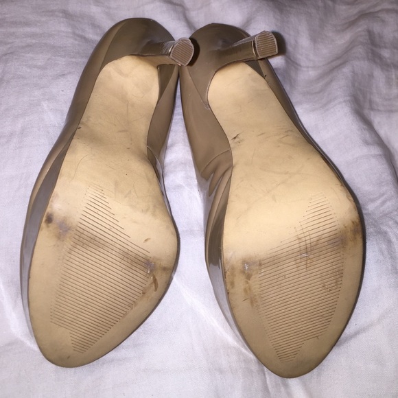 Cream Steve Madden Pumps - Picture 2 of 3