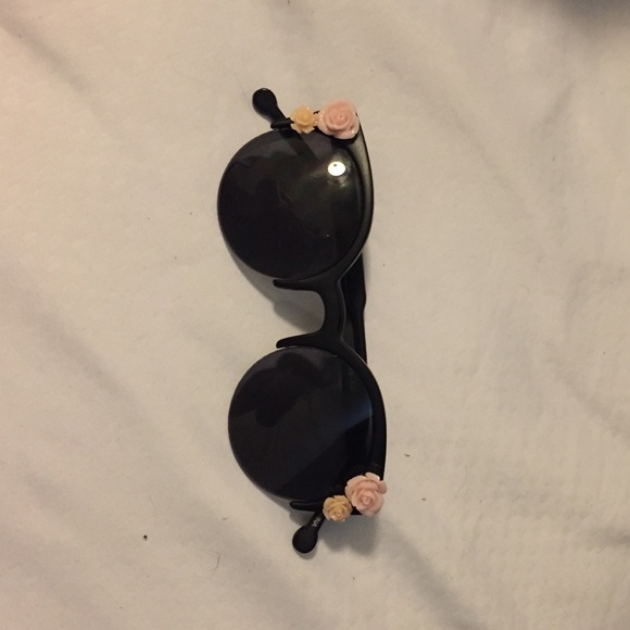 Super cute floral sunglasses