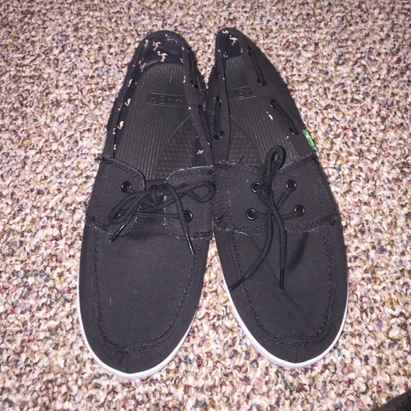 Sanuk shoes