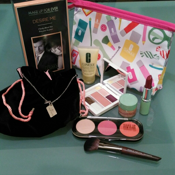 Make Up For Ever Blush trio set with FREE gift