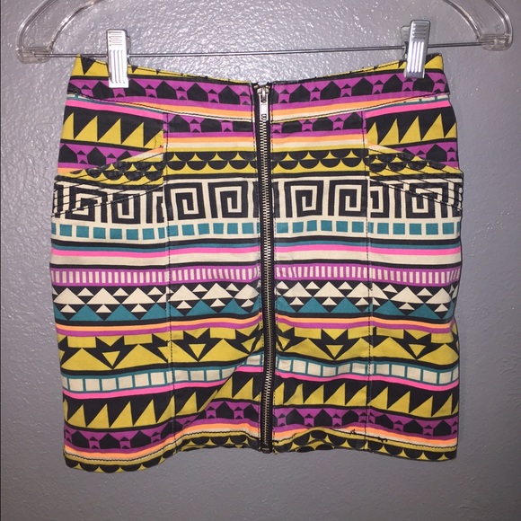 Tribal mini skirt! - Picture 2 of 3