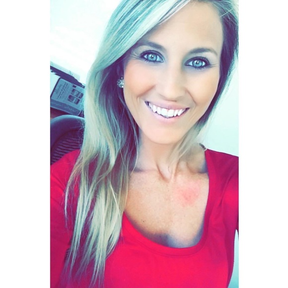 Meet your Posher, Christina - Picture 2 of 4