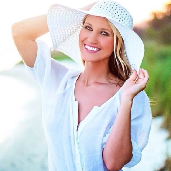 Meet your Posher, Christina - Picture 3 of 4