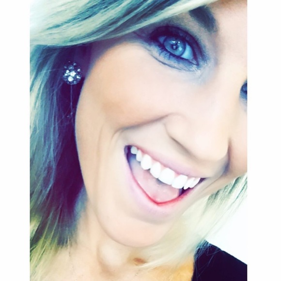 Meet your Posher, Christina - Picture 4 of 4