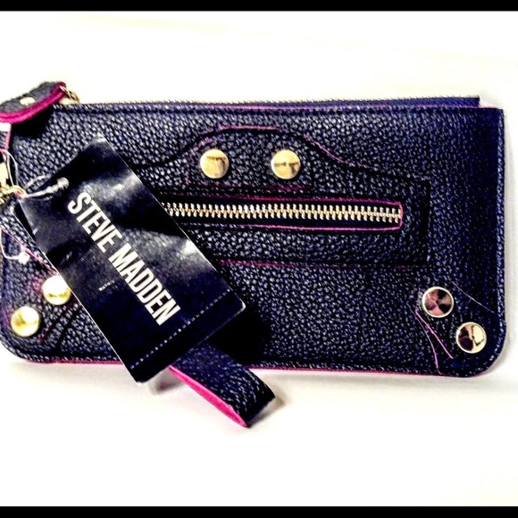 Steve Madden Handbags - Steve Madden Black & Pink Wristlet