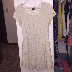 Short sleeve lace dress