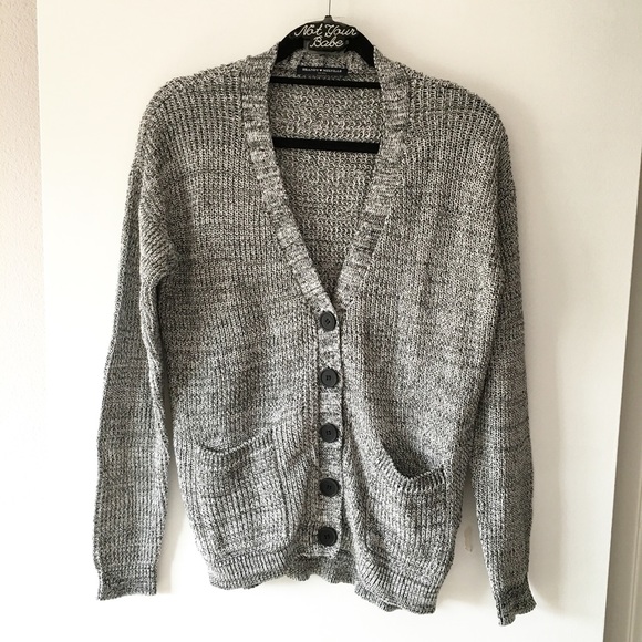 Brandy Melville Sweaters - NWOT speckled gray knitted Tanner cardigan