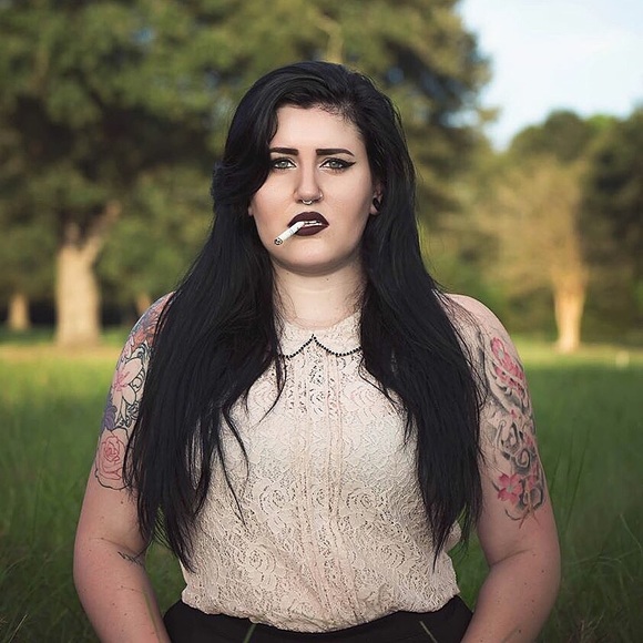 Meet your Posher, Jacquelyn - Picture 2 of 6