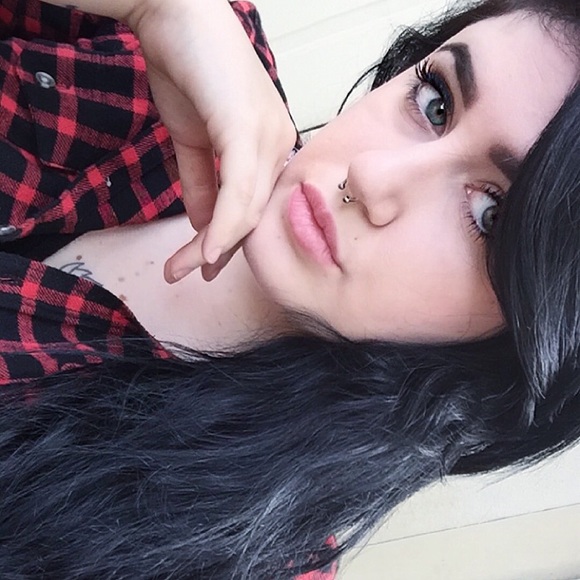 Meet your Posher, Jacquelyn - Picture 3 of 6