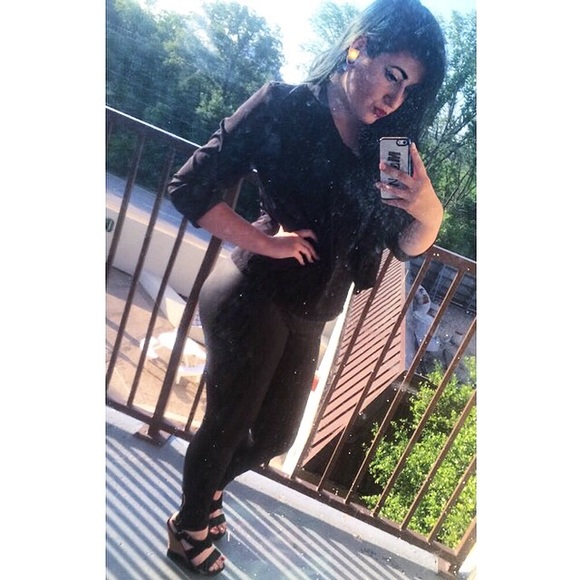 Meet your Posher, Jacquelyn - Picture 4 of 6