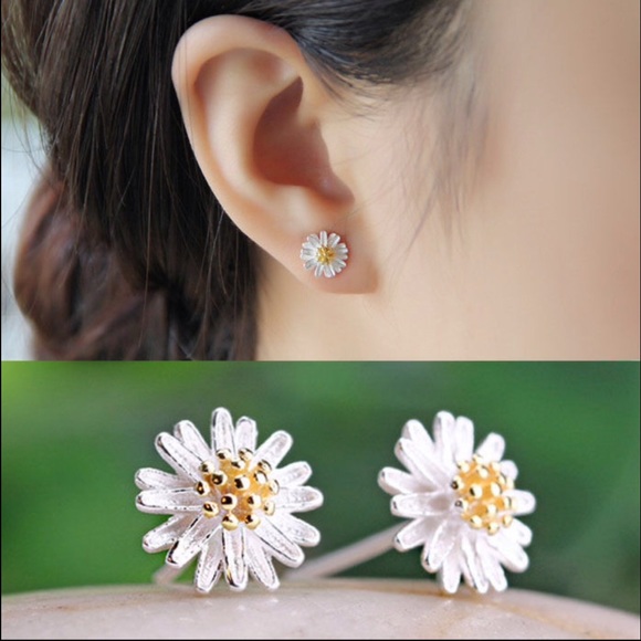 925 SS Chrysanthemum Post Earrings - Picture 3 of 3