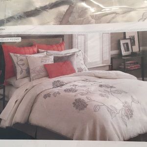 8 pice comforter set Martha Stewart