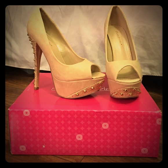 Shoe Dazzle Shoes - Women's tan spikey heels size 8