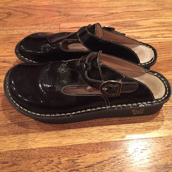 Women's black Alegria clogs!