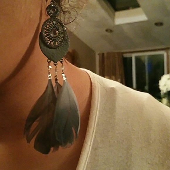 One pair of feather earrings
