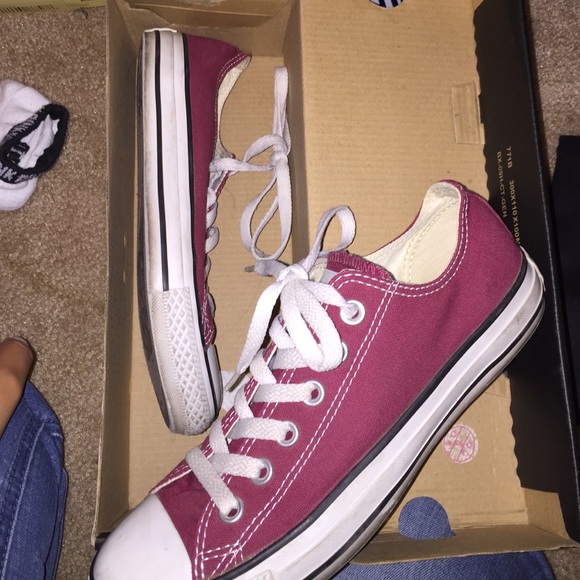 Maroon converse, good condition