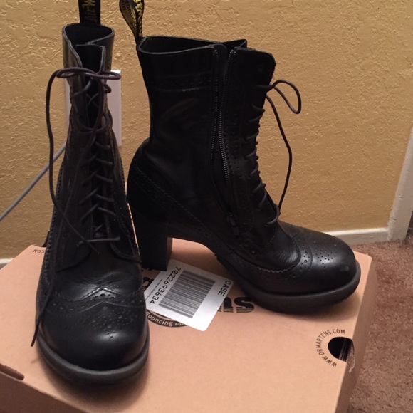 Black boots'