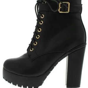 BRAND NEW Seattle2 lace up combat boots!! NWT