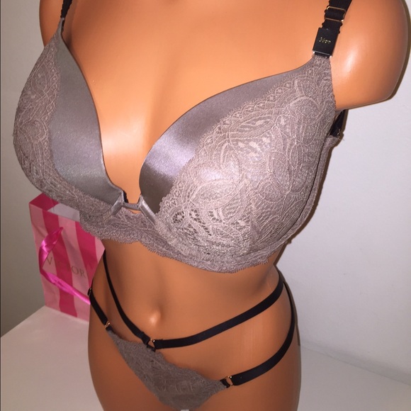 🚫SOLD🚫NEW VS VERY SEXY PUSH UP SET - Picture 2 of 3