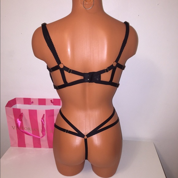 🚫SOLD🚫NEW VS VERY SEXY PUSH UP SET - Picture 3 of 3