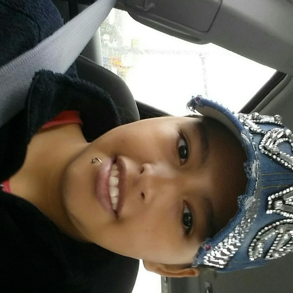 Meet your Posher, Isabel - Picture 1 of 1