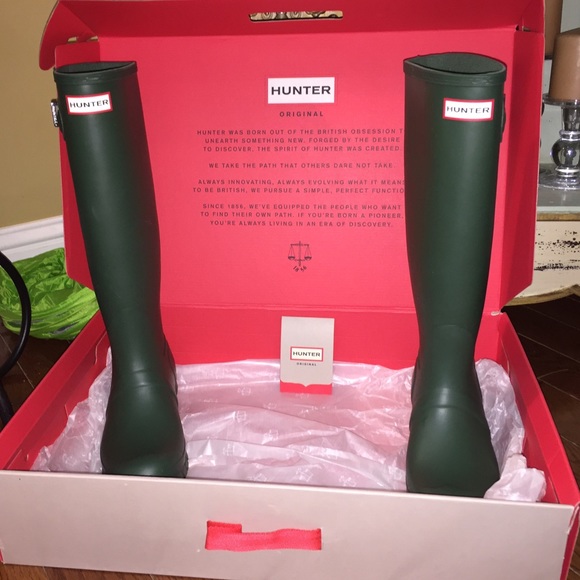 ☔️HUNTER RAIN BOOTS - BRAND NEW WITH BOX - Tall
