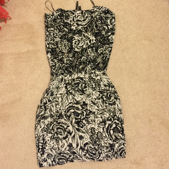 MNG Mango Floral one piece with red embellishment - Picture 2 of 3