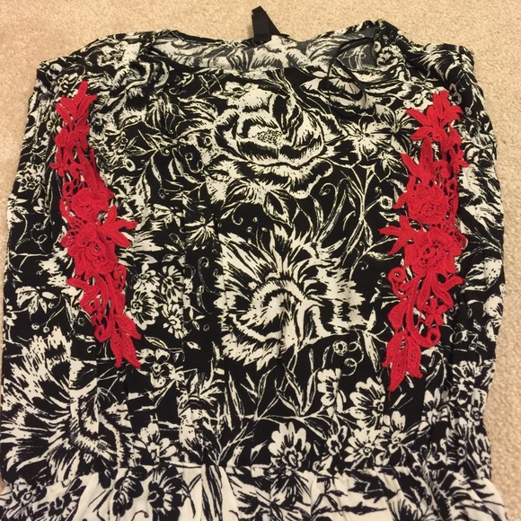 MNG Mango Floral one piece with red embellishment - Picture 3 of 3