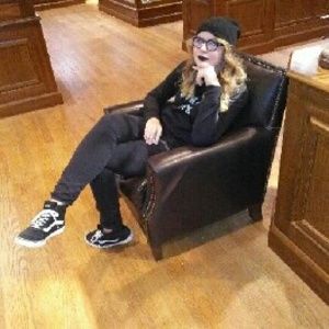 Meet your Posher, Julia