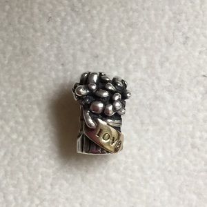 🎉SALE🎉💯Authentic Pandora Flowers of Love