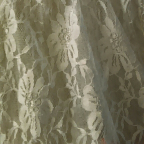 White blouse super cute ! - Picture 3 of 4