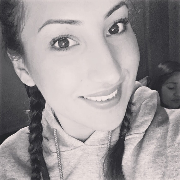 Meet your Posher, Ana