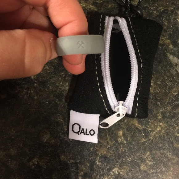 Qalo Men's Grey Ring