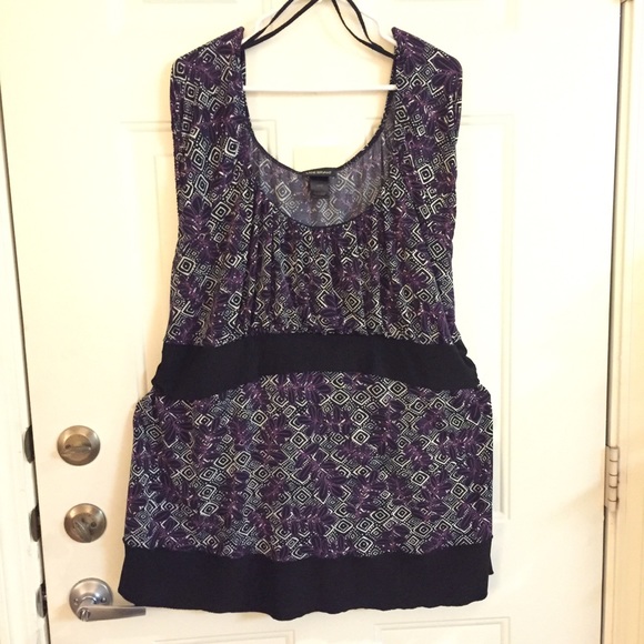 Patterned sleeveless blouse