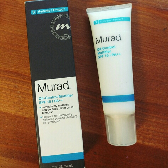 MURAD Oil Control Mattifer Moisturizer SPF 15