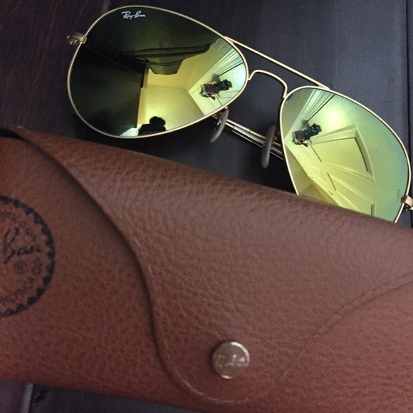 ✨100% Authentic Ray-Ban Aviator Sunglasses!✨