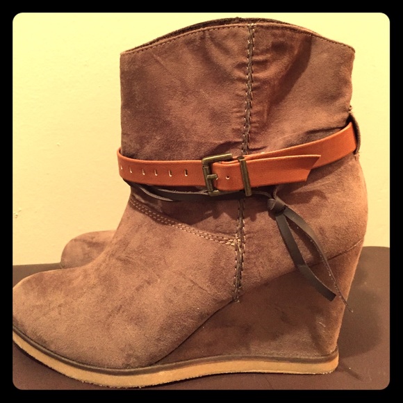 Suede Wdges