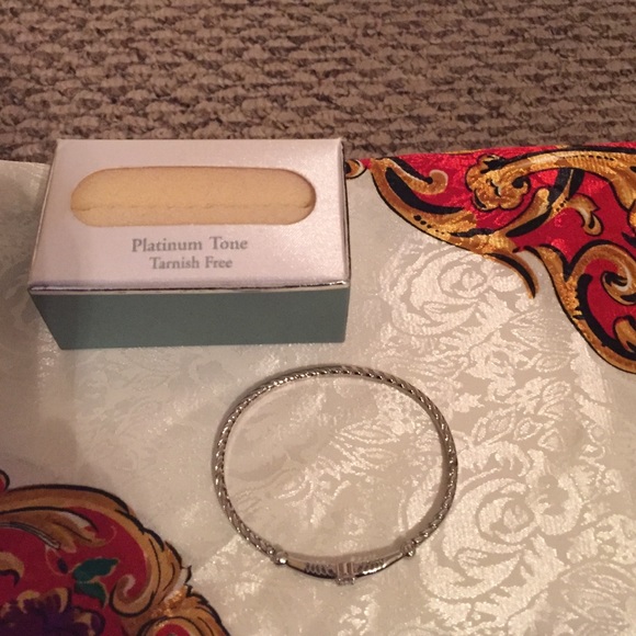Platinum Tone Tarnish Free Bracelet (new) - Picture 2 of 2