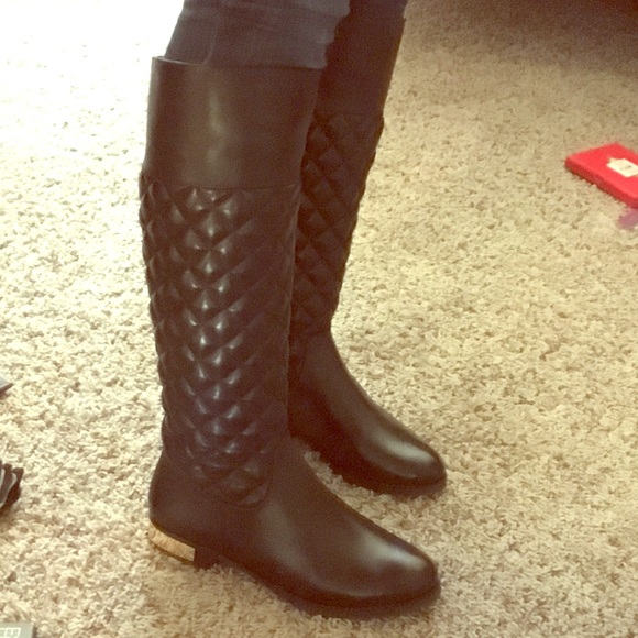 ⚡️⚡️SALE⚡️Vince Camuto black boots. Brand new.