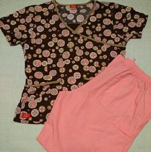 Dickies small brown patterned scrub top + bottoms