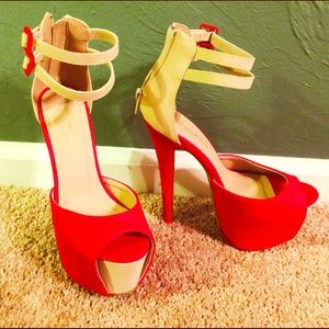 Red and tan High Heels 👠 super sexy! Size 6