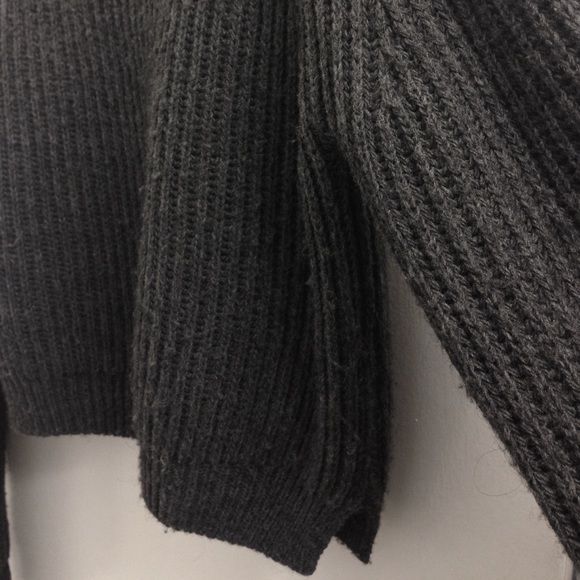 🚨SOLD!!🚨 Brandy Melville Gwen Sweater - Picture 4 of 4